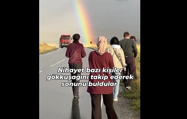 Bir aile, araç ile takip ederek gökkuşağının bitiş noktasını buldu.