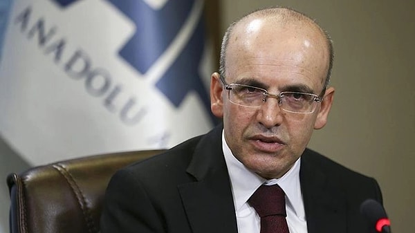 Geçtiğimiz aylarda ekonominin patronu Mehmet Şimşek'in istifa edeceği yönünde ortaya atılan iddialar da Borsa İstanbul'da sert düşüşe neden olmuştu.