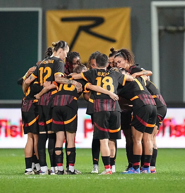 1-1 biten normal sürenin ardından uzatmalarda, Nazlıcan Parlak 100. dakikada galibiyet golünü kaydetti ve Galatasaray, Şampiyonlar Ligi'ne adını yazdıran ilk Türk kadın futbol takımı oldu.