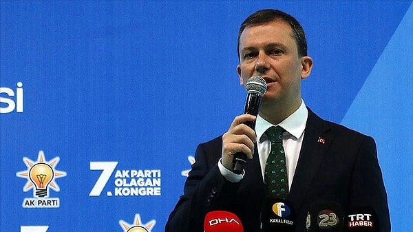 AK Parti Genel Başkan Yardımcısı Fatih Şahin, parti programı için gittiği Muğla’da havaalanında kendini kötü hissedince hastaneye kaldırıldı. Şahin’in rahatsızlığı ile ilgili açıklama yapılmadı.