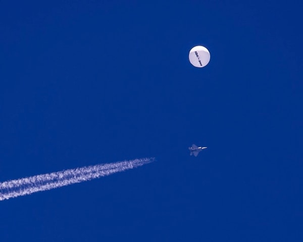 Önce şüpheli balon olarak tanımlandı. Daha sonra UFO olduğu belli oldu!