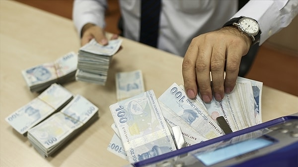 Öte yandan Merkez Bankası’nın anketine göre zam oranının yüzde 43.14 olması halinde net asgari ücret 24 bin 336 TL olacak.