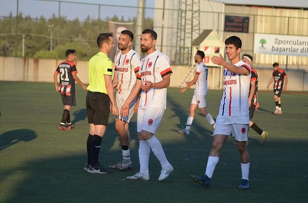 Burada 18 resmi maça çıkan Cüneyd, sezon boyunca attığı 10 gol ile takımına önemli katkılar sağladı. Takımı Cüneyd'in son maçta attığı 2 golle şampiyon olup Süper Amatör Lig'e yükseldi.