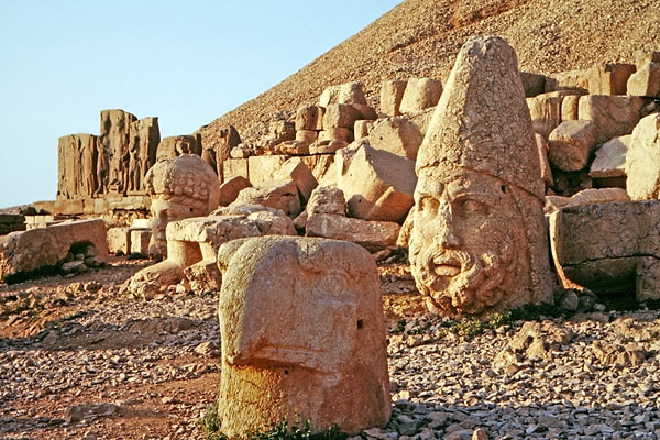 Hazırlanın, Nemrut Dağı'na gidiyoruz! Tabi Nemrut ve Hititler ne alaka orasını biz de anlamadık ama...