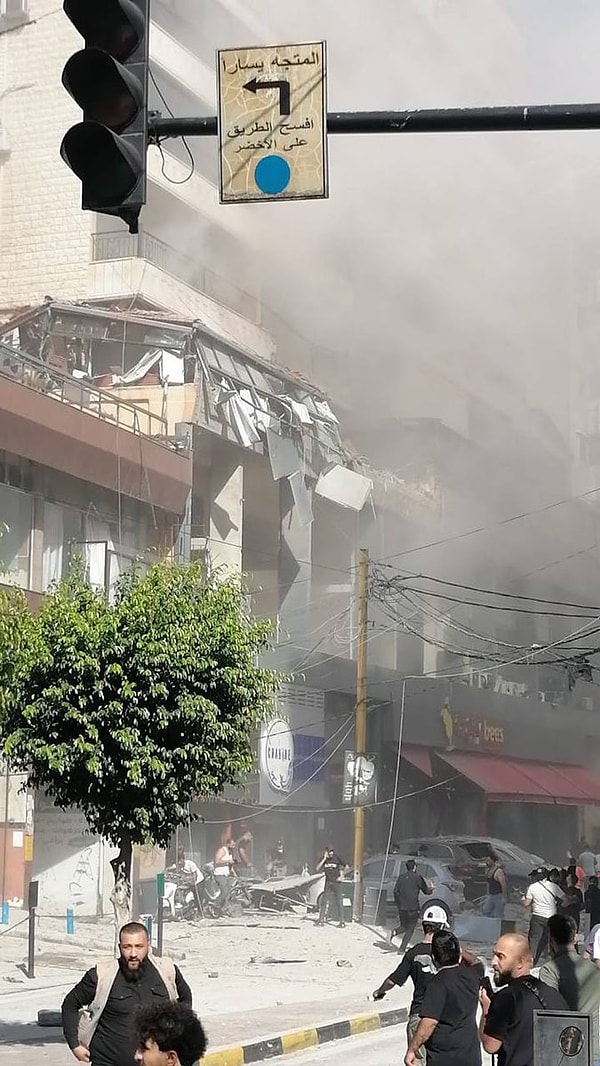 Beyrut'un güneyinden patlama sesleri duyuldu ve yoğun duman yükseldi.