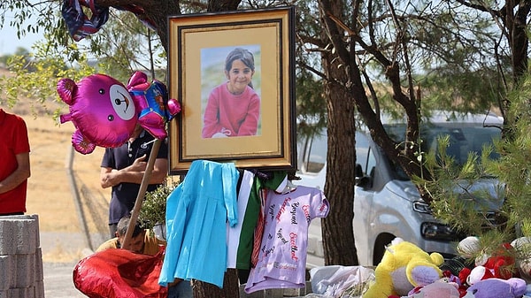 Soruşturma kamuoyu tarafından yakından takip edilirken gazeteci Ferit Demir'den yeni açıklama geldi. Ferit Demir’in haberine göre; TÜBİTAK bazı kamera görüntülerini ve ses kayıtlarını geri getirmek için çalışıyor. Bu çalışmalar sonucunda bazıları geri getirildi, süreçte yeni gözaltılar ile devam edecek yeni tutuklamalar olabilir.