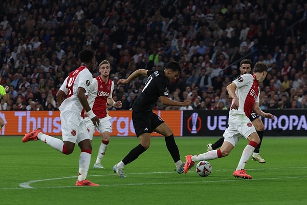 Beşiktaş, Avrupa Ligi'nde açılış haftasında Ajax'a konuk oldu. 8 maçlık serüvenin ilki olan Ajax maçında işler iyi gitmedi ve Beşiktaş sahadan 4-0 mağlup ayrıldı.