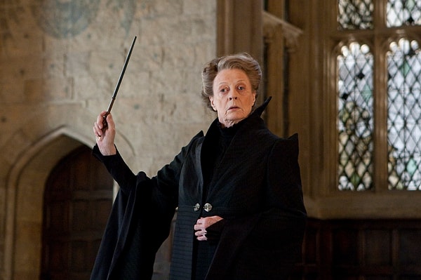 Harry Potter evreninde Profesör Minerva McGonagall karakterine hayat veren Oscar ödüllü oyuncu Maggie Smith, bu sabah hayatını kaybetti.