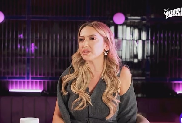 Hadise, geçtiğimiz sezonda konuk olduğu bir programda izlediği yerli diziler sorulunca Kızılcık Şerbeti izlediğini itiraf etmişti.