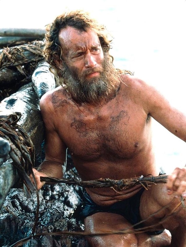 Tom Hanks gained 13 kilograms (about 29 pounds) at the start of filming Cast Away (2000). Later, he lost 22 kilograms (around 49 pounds) to portray the transformation of his character, who is stranded on a deserted island.