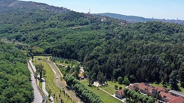 Bir diğer değişiklik ise “Kesin Tahsis” başlıklı 17’nci maddede gerçekleşti. Bu değişikliğe göre ise tesis türünün turizm kompleksine dönüştürülmesinin uygun görülmesi halinde ilave kapasite veya emsal hakkı verilmeyecek.