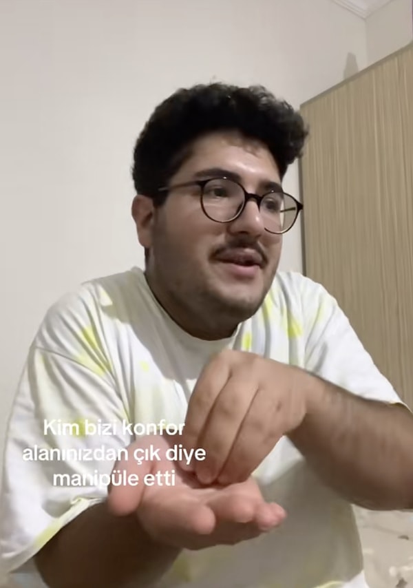 TikTok’ta ‘orhanazor’ isimli kullanıcı “Kim bizi konfor alanınızdan çık diye manipüle etti” başlığıyla yayınladığı videolarla durumu tiye alıp isyan etti.