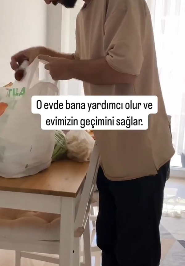 Kadın ile erkeğin ‘aynı’ olmadığını dile getiren kullanıcı, erkeğin evi geçindiren, eve alışveriş yapan olduğunu ifade etti.