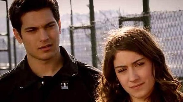 Hazal Kaya ve Çağatay Ulusoy'un başrollerde oynadığı Adını Feriha Koydum şüphesiz Türk televizyon tarihinin en unutulmaz yapımlarından biri.