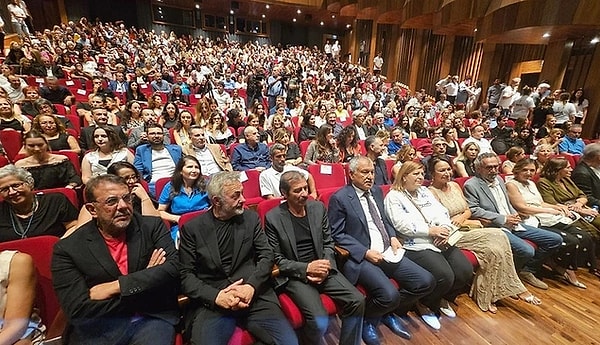 Bu yıl 31.'si gerçekleştirilen Altın Koza Film Festivali'ne ödüllerin yanı sıra Mehmet Aslantuğ ve Levent Özdilek'in gergin anları damga vurdu.