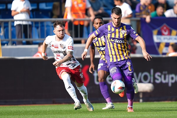 Süper Lig'de Eyüpspor ile Gaziantep FK karşı karşıya geldi. Eyüpspor rakibini 3-2 ile geçerken iki teknik adamın karşı karşıya gelmesi de çokça konuşuldu.