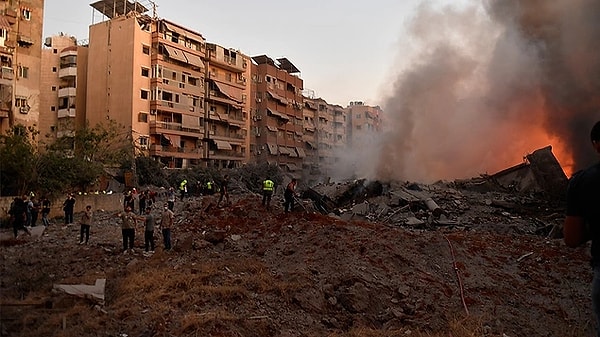 İsrail'den Lübnan'a hava saldırıları sürerken, CNN Türk ekibi de Beyrut'tan canlı yayınla gelişmeleri aktarmayı amaçladı.