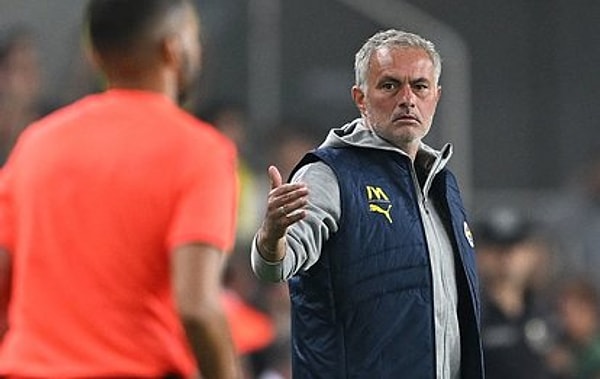 Jose Mourinho'nun laptoplu isyanı İngiltere'den İtalya'ya Portekiz'den İspanya'ya kadar tüm gazetelerin gündemindeydi.