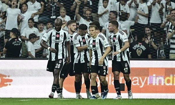 Beşiktaş ligde oynadığı beş maçta dört galibiyet ve bir beraberlik aldı. 13 puanlı Beşiktaş kazanması halinde lider Galatasaray'la maç eksiğine rağmen puan farkını üçe düşürecek.