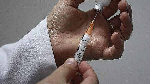 Rahim ağzı kanserine neden olan  ‘human papilloma virüsü’ne (HPV) karşı dünyada HPV aşısı uygulanıyor. Bu aşı yaklaşık 137  ülkede ücretsiz. Ancak Türkiye hariç…