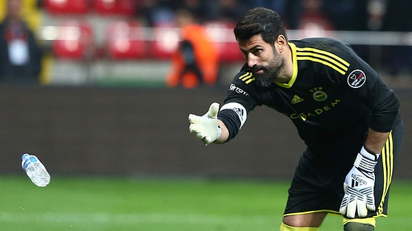 Volkan Demirel, Courtois ile ilgili de yorum yaptı. Demirel, "Courtois bir iki maddede içeri gitmiş, hassas çocuk" dedi.