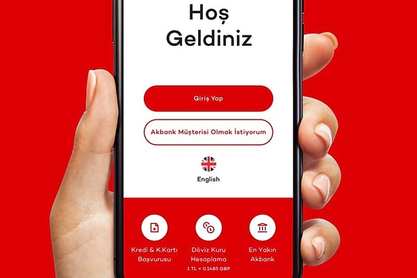 Akbank'ta hesabı olan birçok müşteri, sosyal medyada bilgileri dışında adlarına kredi çekilerek hesaplarından para transfer edildiğine yönelik peş peşe paylaşımlar yapıyordu.