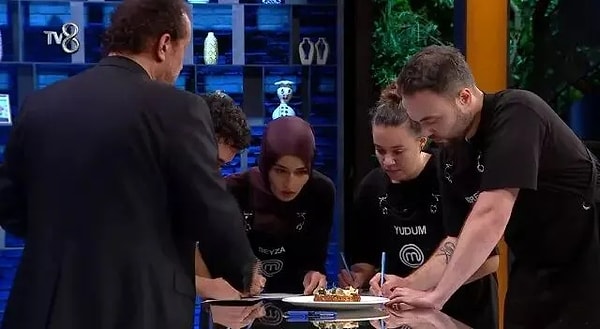 MasterChef Türkiye'nin yeni bölümünde Mehmet Şef'in bir yarışmacıyla yaşadığı kriz o tabağı yeniden önüne getirdi.