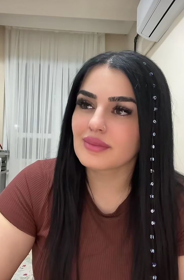 Hülya Mizgin, TikTok'un ünlü isimlerinden biri. On binlerce takipçisi olan, paylaşımları milyon izlenmeye ulaşan ve açtığı canlı yayınlar binlerce kişi tarafından izleniyor.