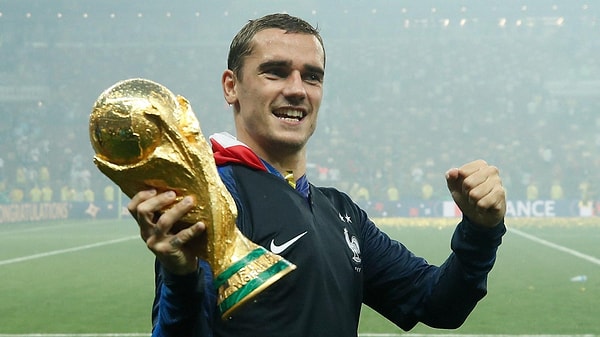 Ayrıca 2016 yılında Fransa'da yılın futbolcusu ödülüne layık görülen Griezmann, Fransa U19 Milli Takımı ile de Avrupa Şampiyonası kazanmıştı. Başarılarla dolu bir milli takım kariyeri olan yıldız golcünün milli takımla ilgili aldığı son karar herkes için sürpriz oldu.