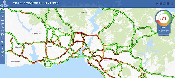 İstanbul Büyükşehir Belediyesi'nin (İBB) Trafik Yoğunluğu Haritası'na göre saat 18.30 itibarıyla trafik yüzde 71'e ulaştı. TEM'de, iki yaka arası geçiş noktalarında trafik sıkışıklığı yaşanıyor.