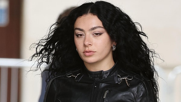 Bildiğiniz üzere Charli xcx, 7 Haziran'da "brat" albümünü yayımladı.