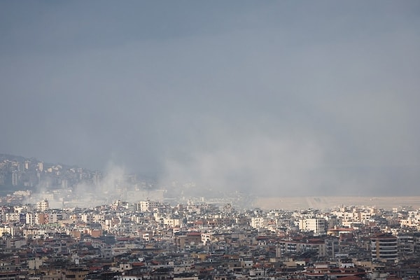 Lübnan Sağlık Bakanlığından yapılan yazılı açıklamada, İsrail ordusunun pazartesi günü Lübnan'ın güneyindeki köy ve kasabalar, Bekaa, Baalbek ve başkent Beyrut'a düzenlediği saldırıların bilançosu paylaşıldı. Buna göre son saldırılarda 95 kişi ölürken, 172 kişi de yaralandı.