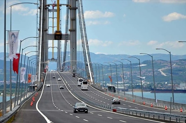 Köprü, tünel ve otoyolları işleten şirketlerin garanti ödemelerine zam geleceğini duyuran CHP Genel Başkan Yardımcısı Deniz Yavuzyılmaz, bu konuyla ilgili dikkat çeken bir açıklama yaptı.