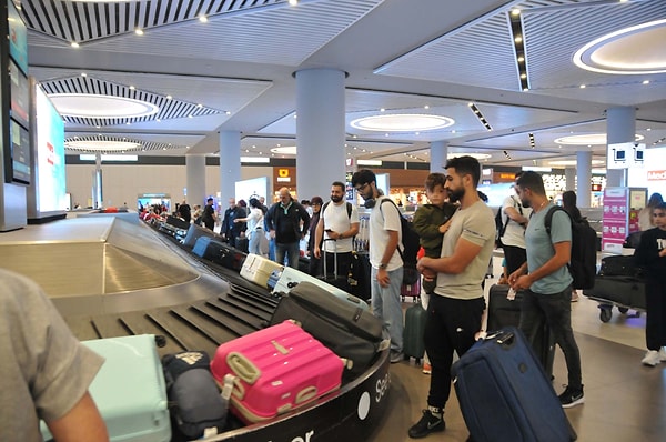 Saldırı sonrası ülkesinden kaçıp istanbul'a gelen bir Lübnanlı, “Lübnan şu an çok kötü durumda. Son birkaç gündür Beyrut'ta çok sayıda patlama oluyor. İnsanlar dehşet içerisinde olup biteni izliyor. Ülkemiz için uluslararası yardıma ve dualara ihtiyacımız var" dedi.