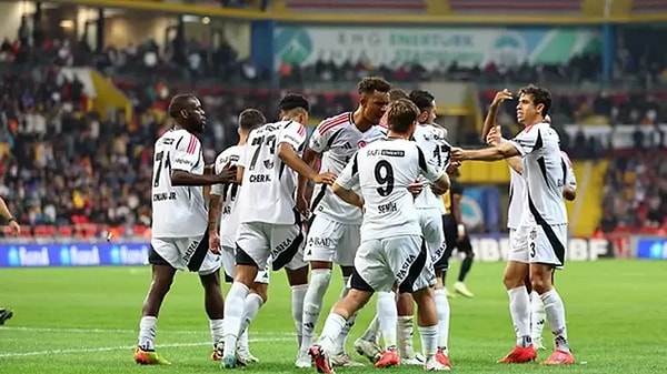 Trendyol Süper Lig'de dün akşam Kayserispor ve Beşiktaş karşı karşıya geldi. Sahadan 3-0'lık bir galibiyetle ayrılan Beşiktaş zirve takibini sürdürdü.