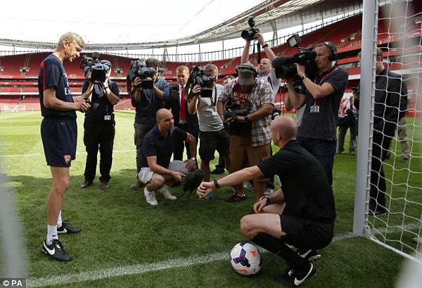 La Liga Başkanı Tebas, pozisyonun ardından "Yılda sadece 2-3 kez olacak durumlar için en az 5-6 milyon euro harcamamız gerekiyor; bu parayı daha fazla kameraya harcamayı tercih ederiz" şeklinde bir açıklama yaptı.