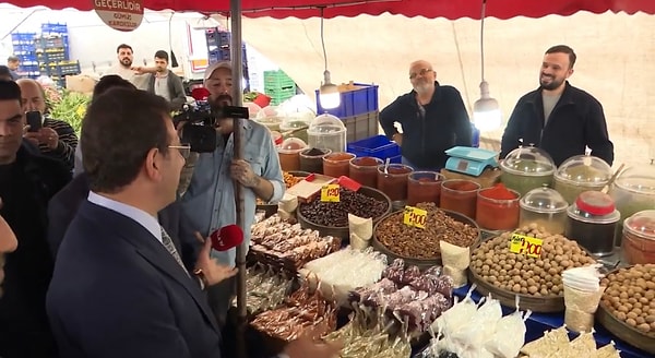 İmamoğlu seçimden sonra pazarı yeniden ziyaret edince satıcılardan biri, seçimden önce de, kazandıktan sonra da ziyareti aksatmadığı için kendisini tebrik etti.