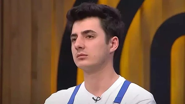 15. MasterChef Türkiye'de olaysız bir gece yok! Dün akşamki bölümde Şef Mehmet Yalçınkaya yarışmacı Hakan'a fena sinirlendi. Yemeğinin tadına bile bakmadı. O anlara izleyenlerden tepki yükseldi.