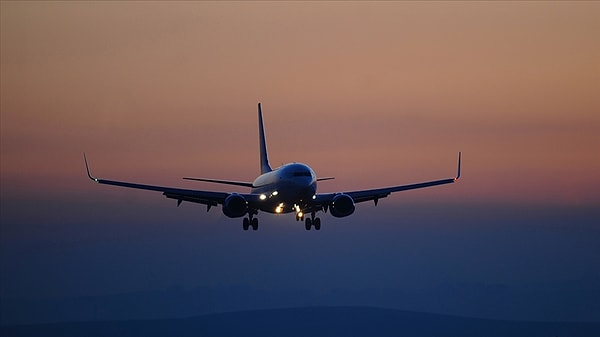 Saldırının ardından yerli ve yabancı hava yolu şirketlerinin dün gece ve bugün İstanbul ile Sabiha Gökçen havalimanlarından Ürdün, İran ve Irak'a yönelik uçuşları iptal edildi.