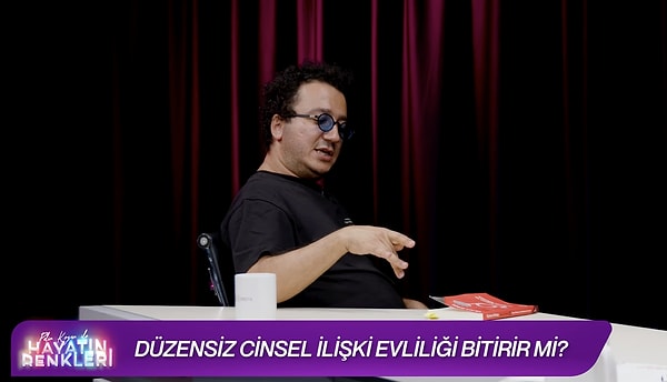 Pelin Kozan'ın "Bir çok evliliğin düzensiz seks hayatından dolayı bittiğini görüyoruz" demesi üzerine konuşmaya başlayan Erbaş, "Az seks boşanma sebebi değil" diyerek açıklamalarına başladı: