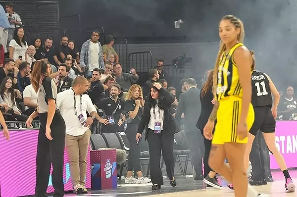 Fenerbahçe Opet ile Beşiktaş arasında oynanacak Süper Kupa karşılaşması yarına ertelendi.