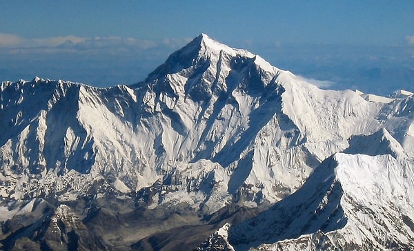 Bilim insanları, Everest'in beklenenden daha hızlı yükselmesinin nedenini çözmek için Himalayalar'daki nehirlerin rolünü araştırmaya başladılar.