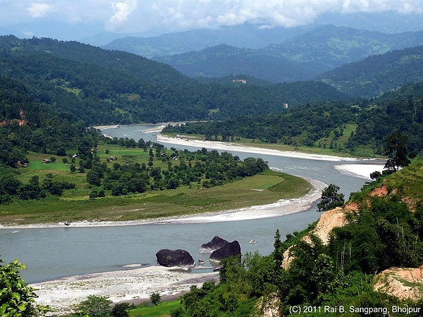 Nehrin, yaklaşık 89.000 yıl önce başka bir nehri yakalamış olabileceği ve bu olayın Himalayalar'da büyük bir erozyona yol açtığı düşünülüyor.