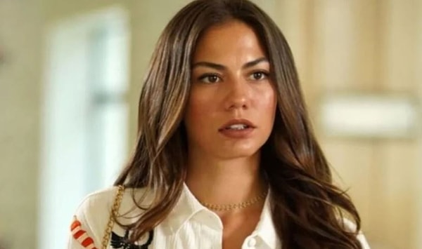 Demet Özdemir dizi dünyasının en gözde oyuncularından biri. Sana Bir Sır Vereceğim, Çilek Kokusu, No 309, Erkenci Kuş, Doğduğun Ev Kaderindir ve Adım Farah gibi pek çok popüler dizide başrol oynamış ve adını geniş kitlelere duyurmuştur.