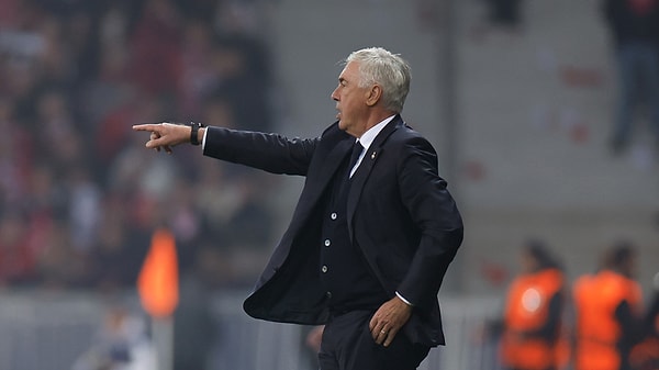 90 dakika sonrası, sosyal medyada taraftarların hedefinde teknik direktör Ancelotti yer aldı.