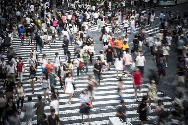 Japon kültüründe isim kullanımı, yalnızca aile içi ve yakın arkadaş çevresinde yaygındır. Dolayısıyla birine ismiyle hitap etmek, o kişiyle olan ilişkinizin oldukça samimi olduğunu gösterir.