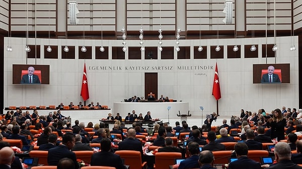 TBMM’de yeni yasama yılı geçtiğimiz günlerde geniş katılımla açılmış ve birbirinden ilginç görüntüler ortaya çıkmıştı.