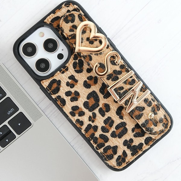 1. Leopar Desenli Harfli iPhone Deri Kılıf