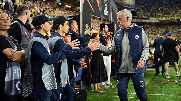 Mourinho'nun isteğiyle kulüp tarihinin en büyük bonservis bedeli ödenerek alınan En-Nesyri'nin şu ana kadar hiç bekleneni verememesi de adeta tuz biber oldu.