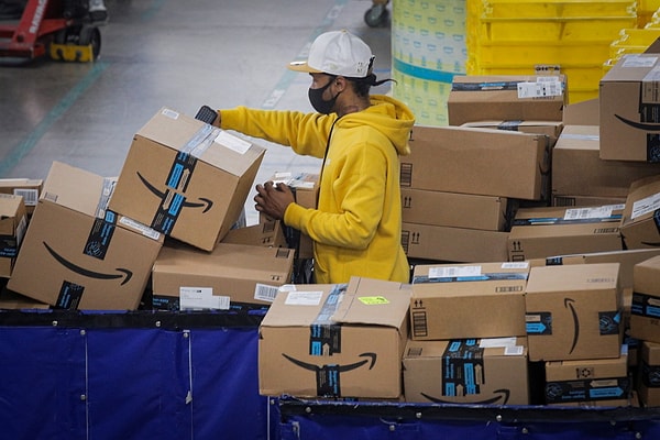 Öte yandan Amazon’un dünya genelinde 105 bin 770 yöneticisi mevcut. 2025’te ise bu sayının 91 bin 936’ya düşmesi bekleniyor.